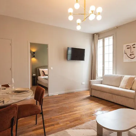 Charming And Spacious Air-conditioned