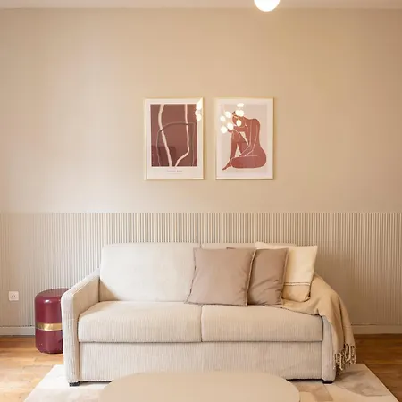 Charming And Spacious Air-conditioned *