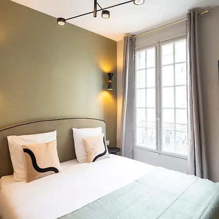 Charming And Spacious Air-conditioned Apartment *