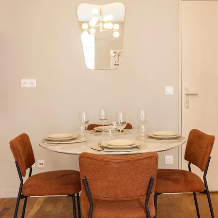 Apartment Charming And Spacious Air-conditioned