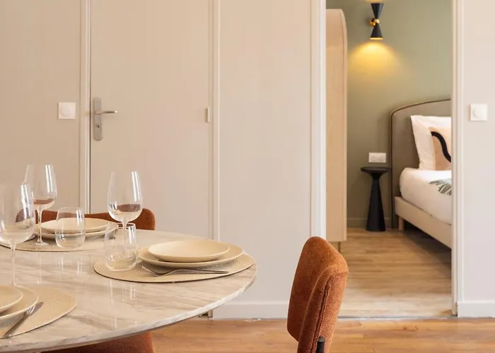 Charming And Spacious Air-conditioned Appartement